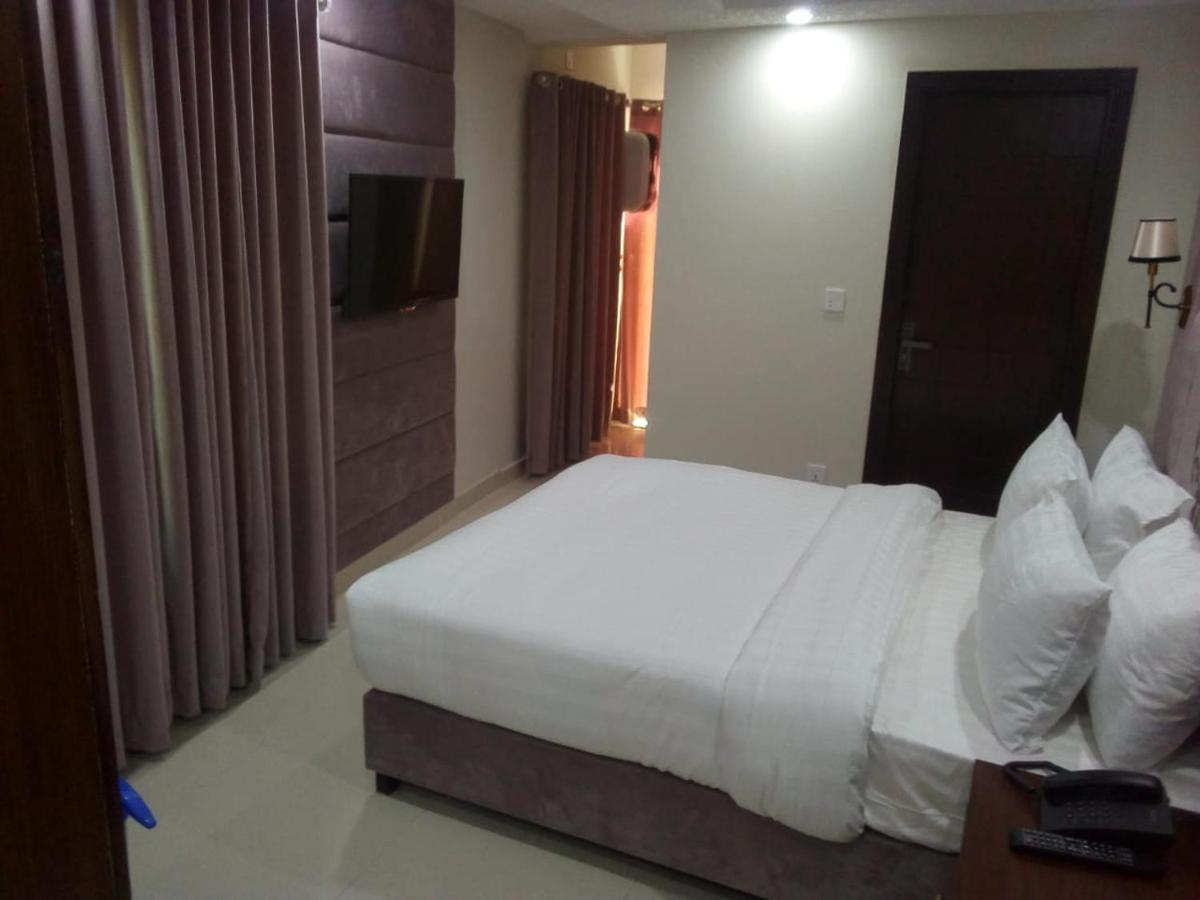 Shelton Suites Bhurban Exterior foto
